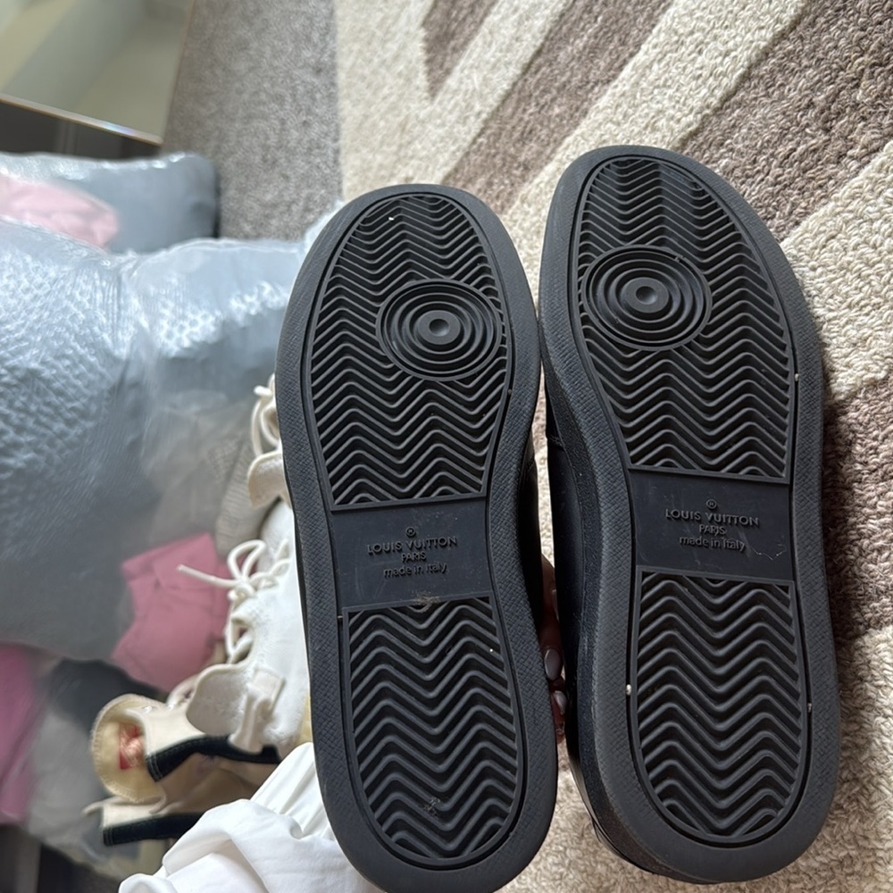 Men's Louis Vuitton Sneakers - Picture 5 of 5